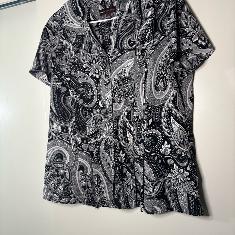 Dana Buchman Black and White Paisley Button Down Shirt
